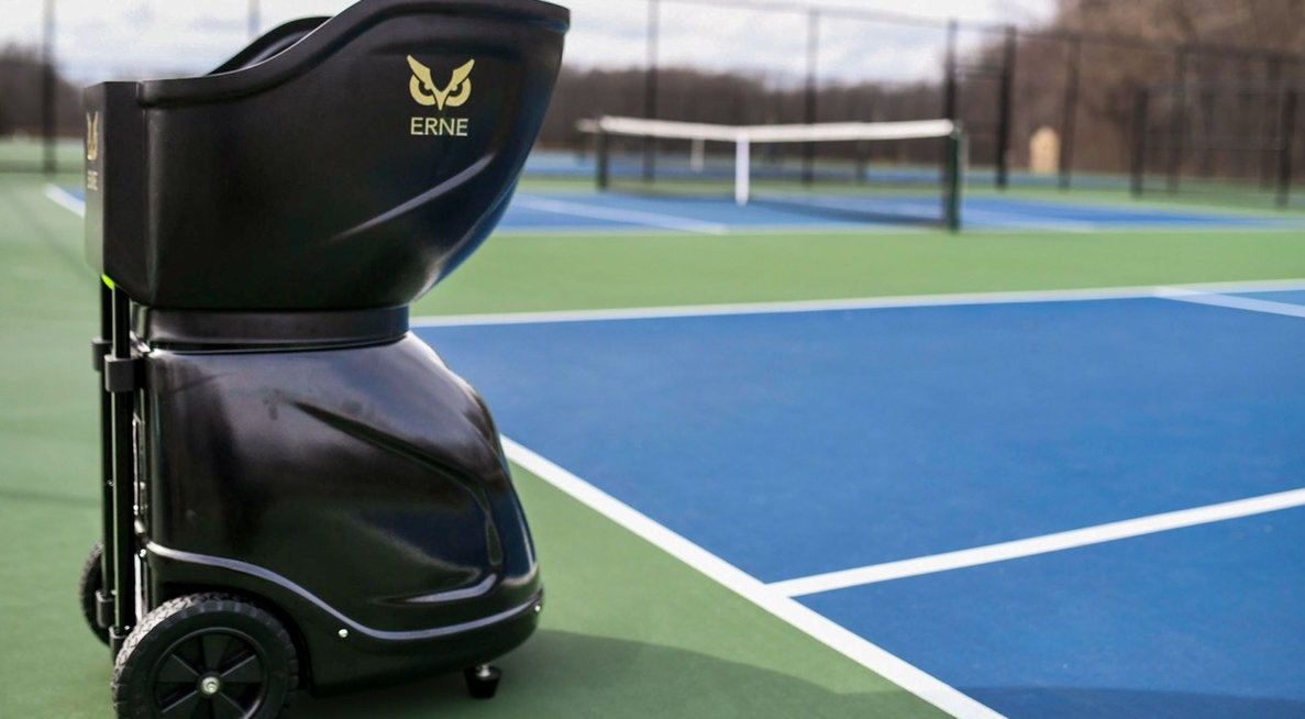 ERNE Pickleball Machine